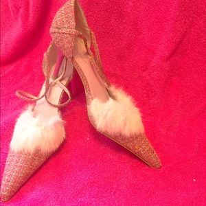 Beautiful classy and stylish pumps, never worn.